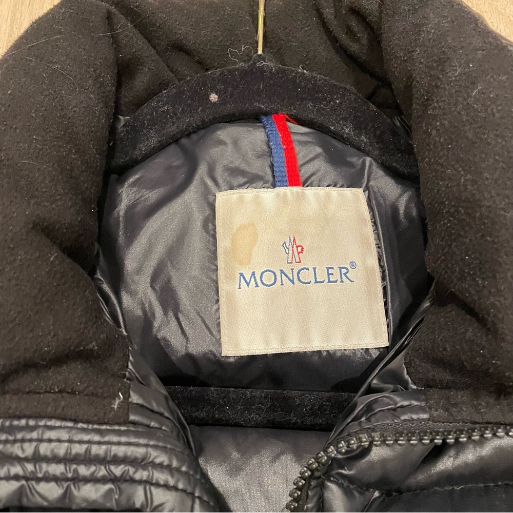 Moncler Puffer Jacket - Picture 6 of 9